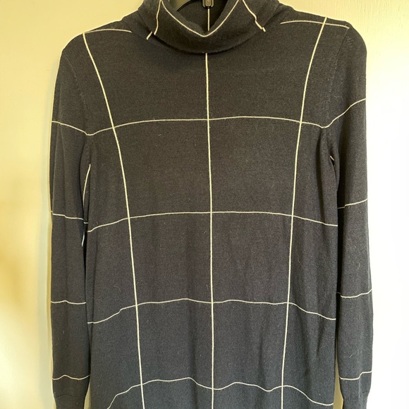 THE LIMITED NAVY W/WHITE WINDOWPANE STRIPES, TURTLENECK SWEATER, EUC - Picture 4 of 4